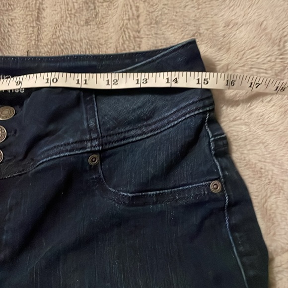 Maurice’s high rise - Picture 4 of 7